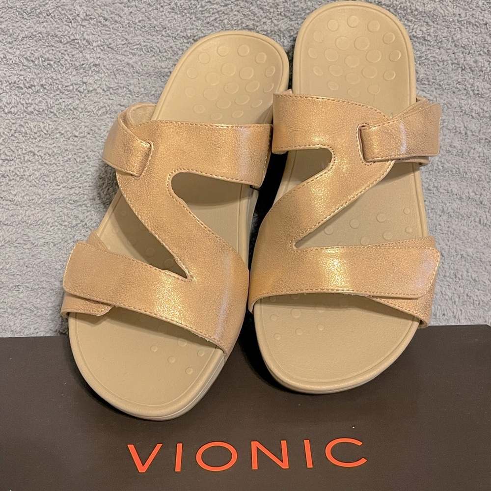 Vionic Rose Gold Wedge Sandals 8W